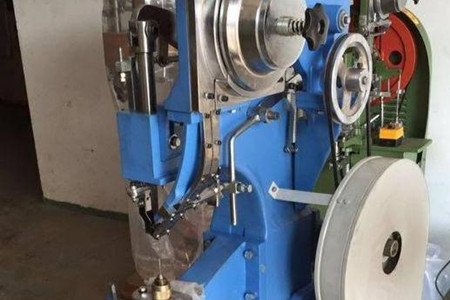 購買氣液增壓鉚釘機時主要看哪些方面?